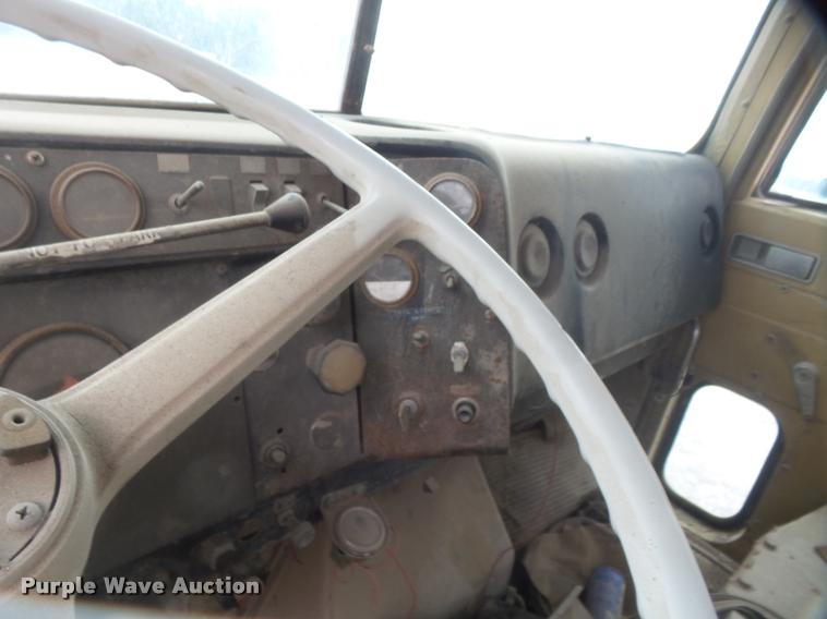 image for item DB0981 1973 International 4200 tank truck