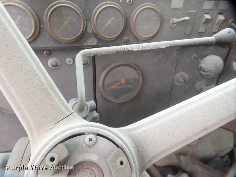 image for item DB0981 1973 International 4200 tank truck