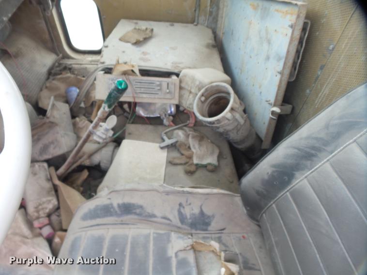 image for item DB0981 1973 International 4200 tank truck