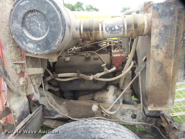 image for item DB0981 1973 International 4200 tank truck