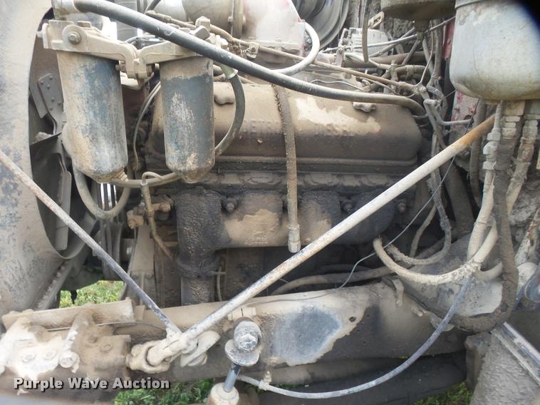image for item DB0981 1973 International 4200 tank truck