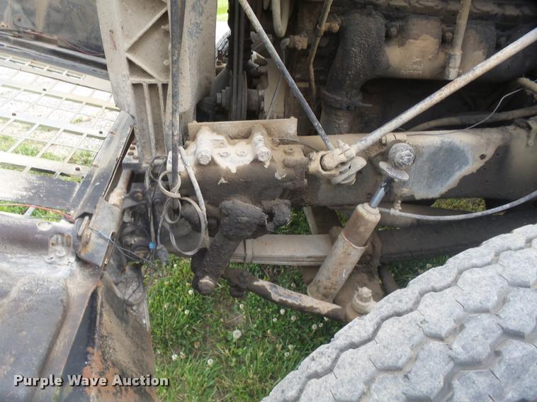 image for item DB0981 1973 International 4200 tank truck