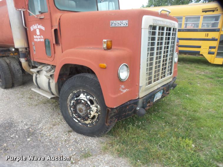 image for item DB0981 1973 International 4200 tank truck