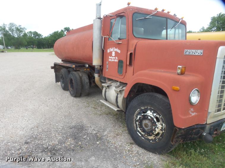 image for item DB0981 1973 International 4200 tank truck