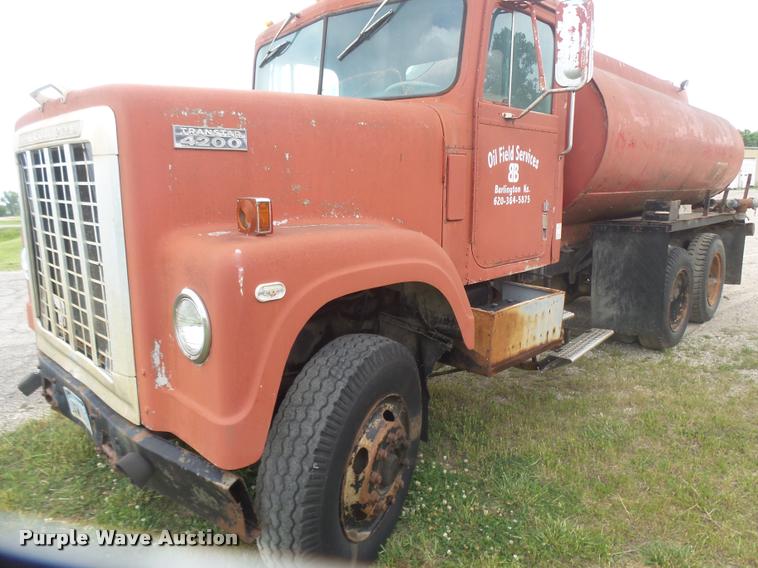 image for item DB0981 1973 International 4200 tank truck