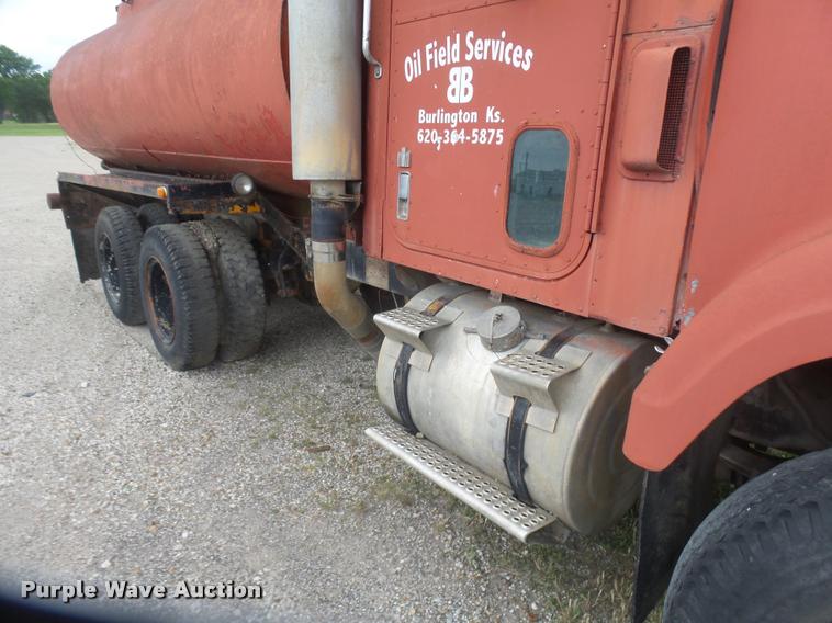 image for item DB0981 1973 International 4200 tank truck
