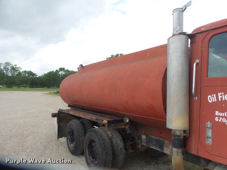 image for item DB0981 1973 International 4200 tank truck