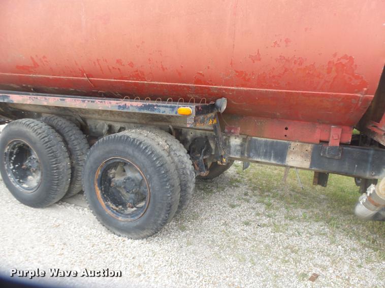 image for item DB0981 1973 International 4200 tank truck