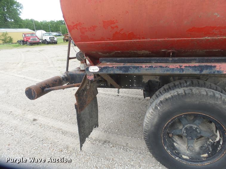 image for item DB0981 1973 International 4200 tank truck
