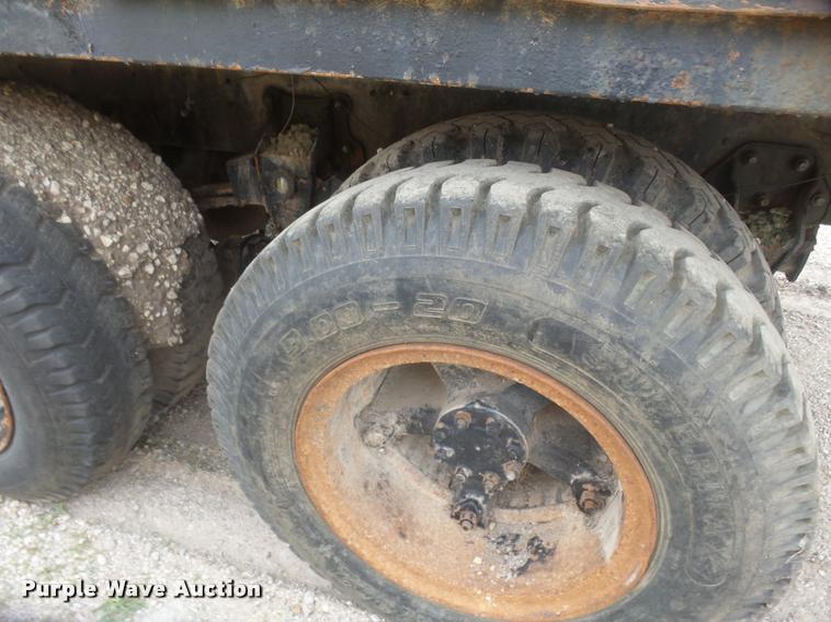 image for item DB0981 1973 International 4200 tank truck