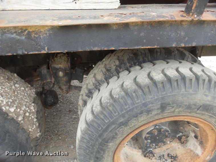 image for item DB0981 1973 International 4200 tank truck