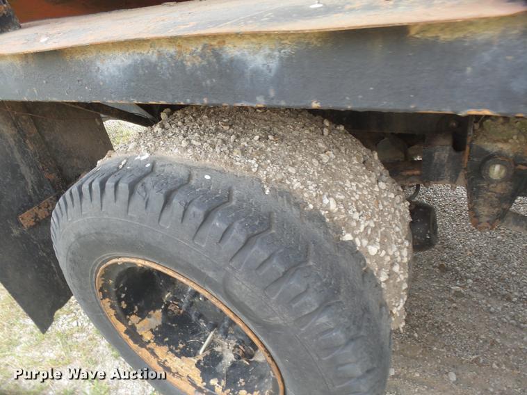 image for item DB0981 1973 International 4200 tank truck