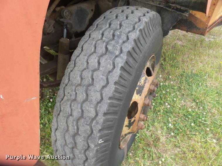 image for item DB0981 1973 International 4200 tank truck