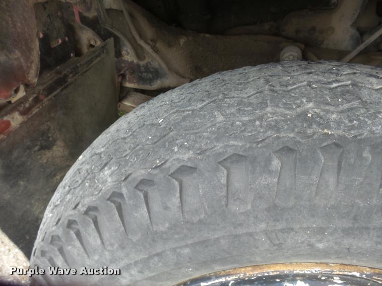 image for item DB0981 1973 International 4200 tank truck