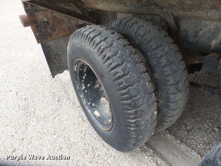 image for item DB0981 1973 International 4200 tank truck