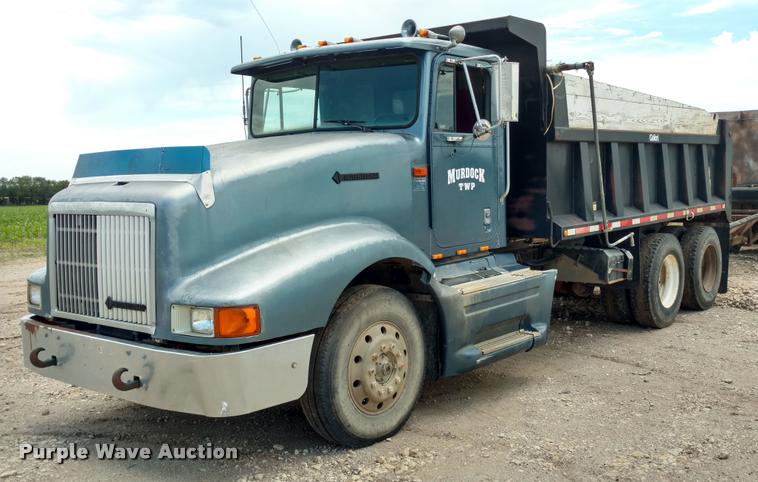 image for item DB0988 1994 International 9400 dump truck