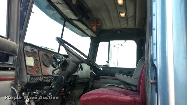 image for item DB0988 1994 International 9400 dump truck