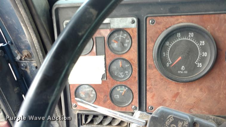 image for item DB0988 1994 International 9400 dump truck