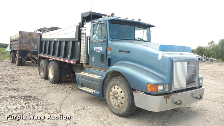 image for item DB0988 1994 International 9400 dump truck