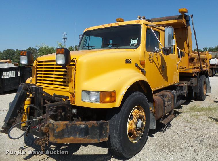 image for item DB1325 2002 International 4900 Crew Cab dump truck