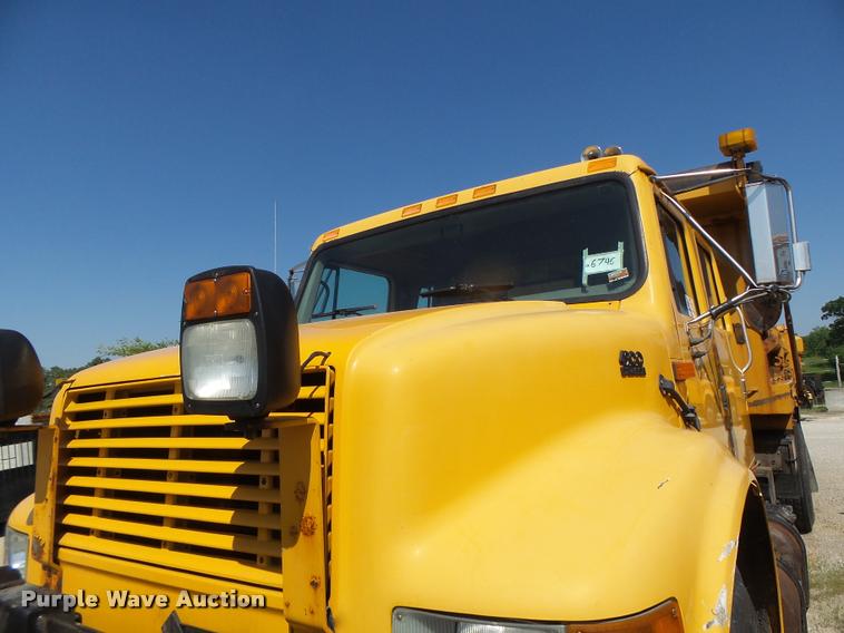 image for item DB1325 2002 International 4900 Crew Cab dump truck