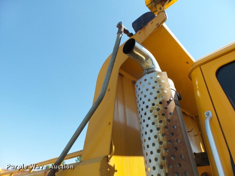 image for item DB1325 2002 International 4900 Crew Cab dump truck