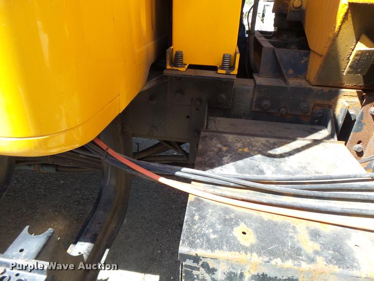 image for item DB1325 2002 International 4900 Crew Cab dump truck