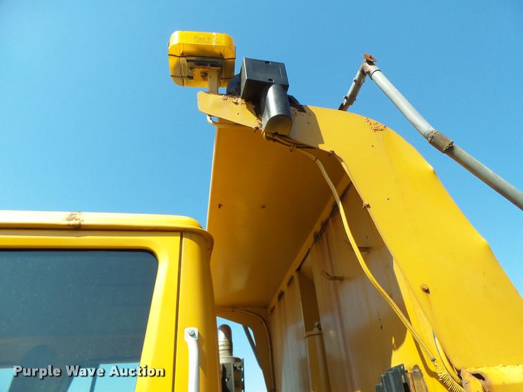 image for item DB1325 2002 International 4900 Crew Cab dump truck