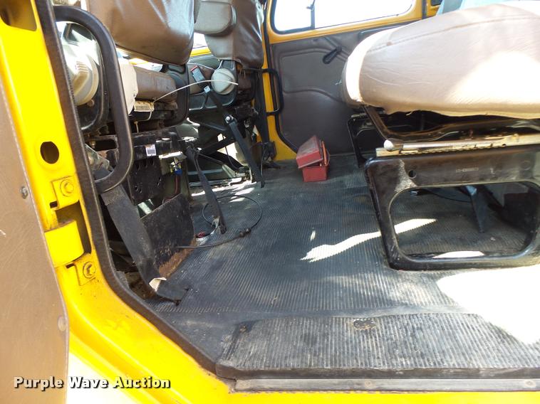 image for item DB1325 2002 International 4900 Crew Cab dump truck