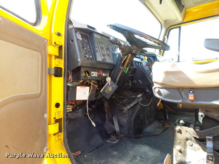 image for item DB1325 2002 International 4900 Crew Cab dump truck