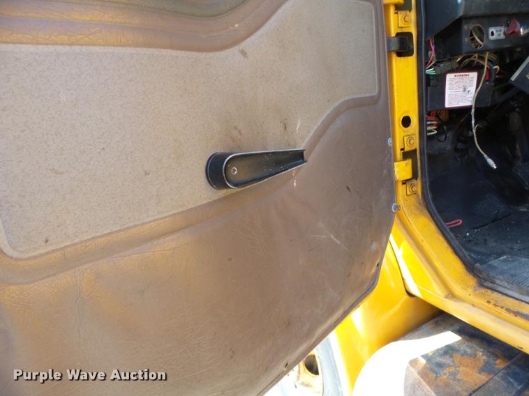 image for item DB1325 2002 International 4900 Crew Cab dump truck