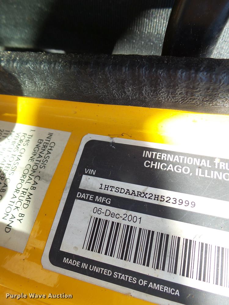 image for item DB1325 2002 International 4900 Crew Cab dump truck