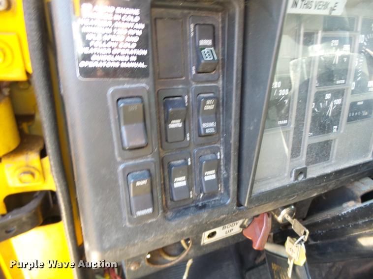 image for item DB1325 2002 International 4900 Crew Cab dump truck