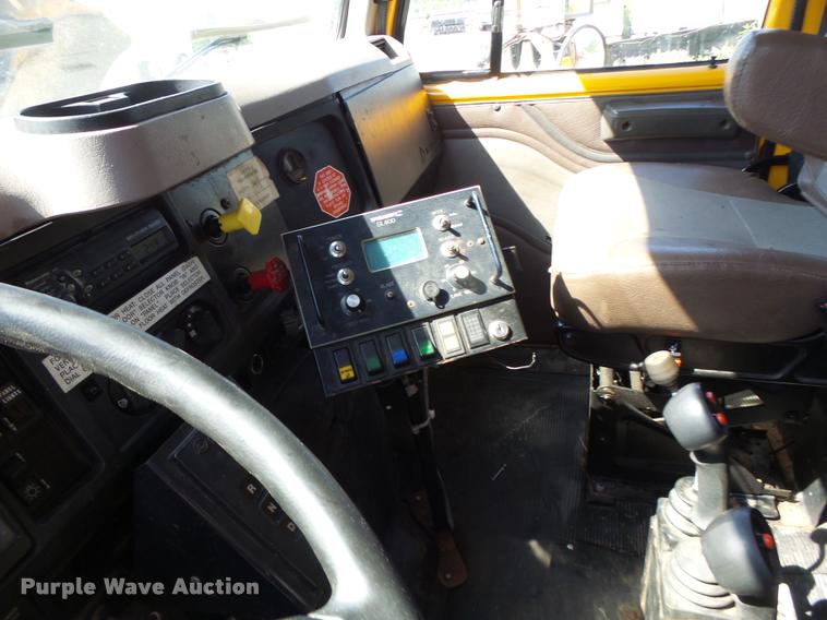 image for item DB1325 2002 International 4900 Crew Cab dump truck