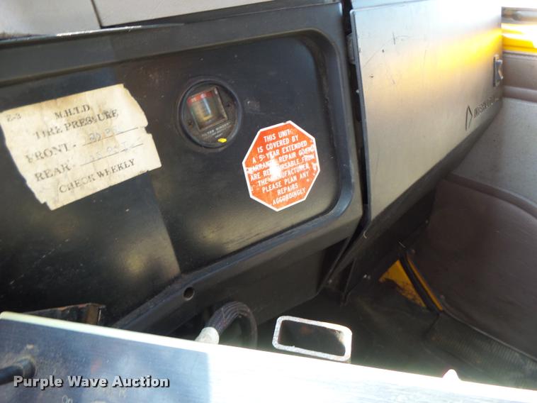 image for item DB1325 2002 International 4900 Crew Cab dump truck