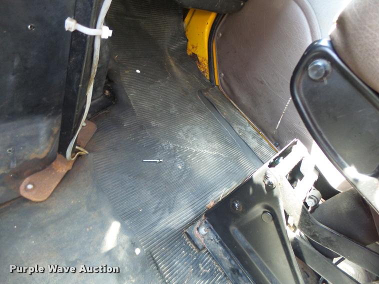 image for item DB1325 2002 International 4900 Crew Cab dump truck