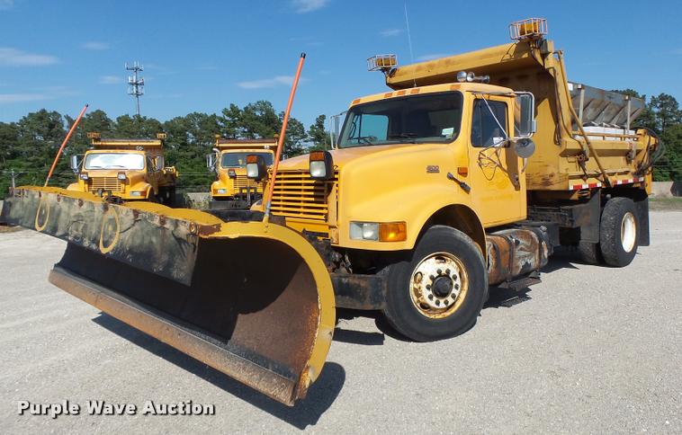 image for item DB1327 2002 International 4900 dump truck