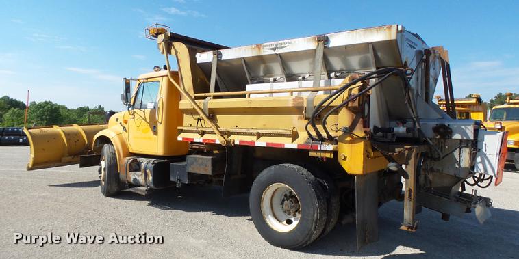 image for item DB1327 2002 International 4900 dump truck