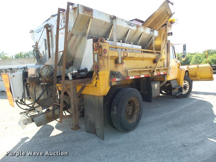 image for item DB1327 2002 International 4900 dump truck