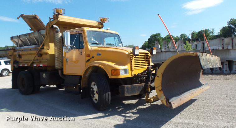 image for item DB1327 2002 International 4900 dump truck