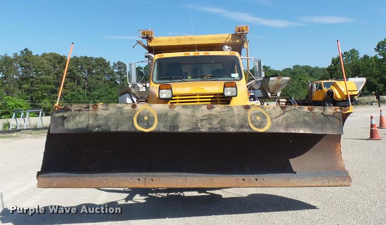 image for item DB1327 2002 International 4900 dump truck