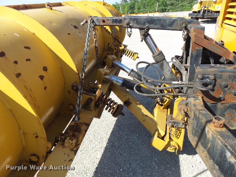 image for item DB1327 2002 International 4900 dump truck