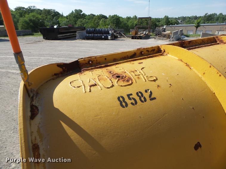 image for item DB1327 2002 International 4900 dump truck