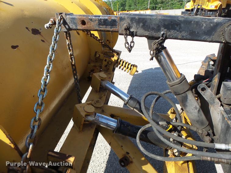 image for item DB1327 2002 International 4900 dump truck