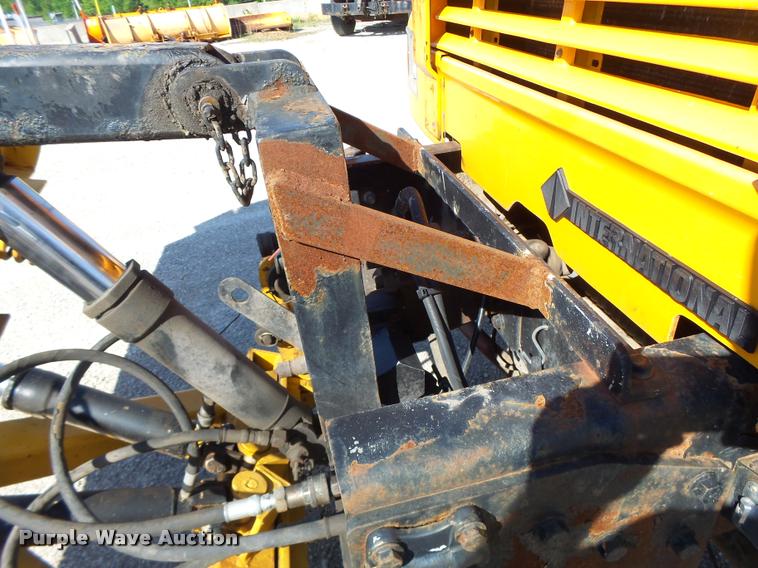 image for item DB1327 2002 International 4900 dump truck