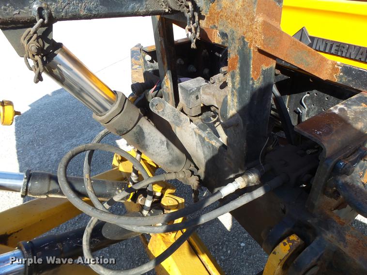 image for item DB1327 2002 International 4900 dump truck