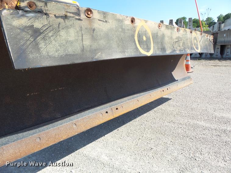 image for item DB1327 2002 International 4900 dump truck