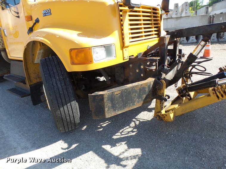 image for item DB1327 2002 International 4900 dump truck