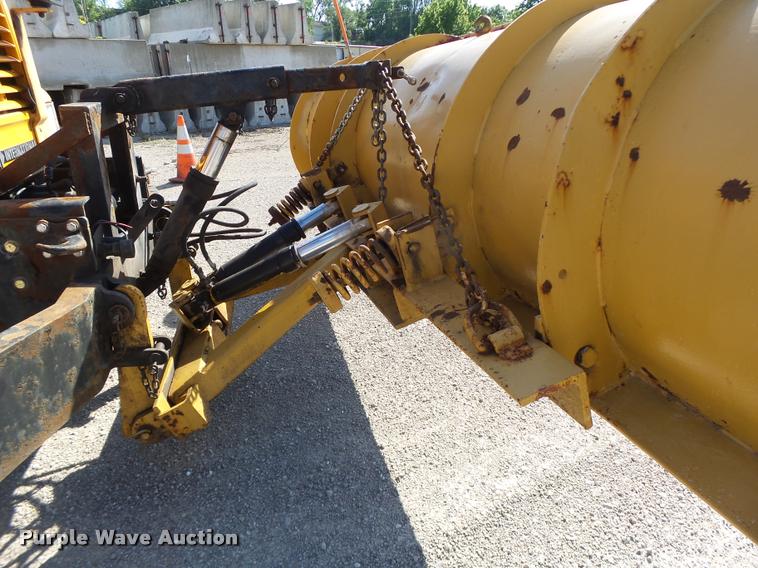 image for item DB1327 2002 International 4900 dump truck