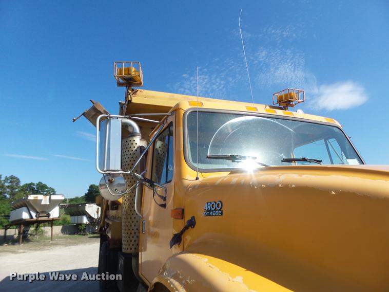 image for item DB1327 2002 International 4900 dump truck
